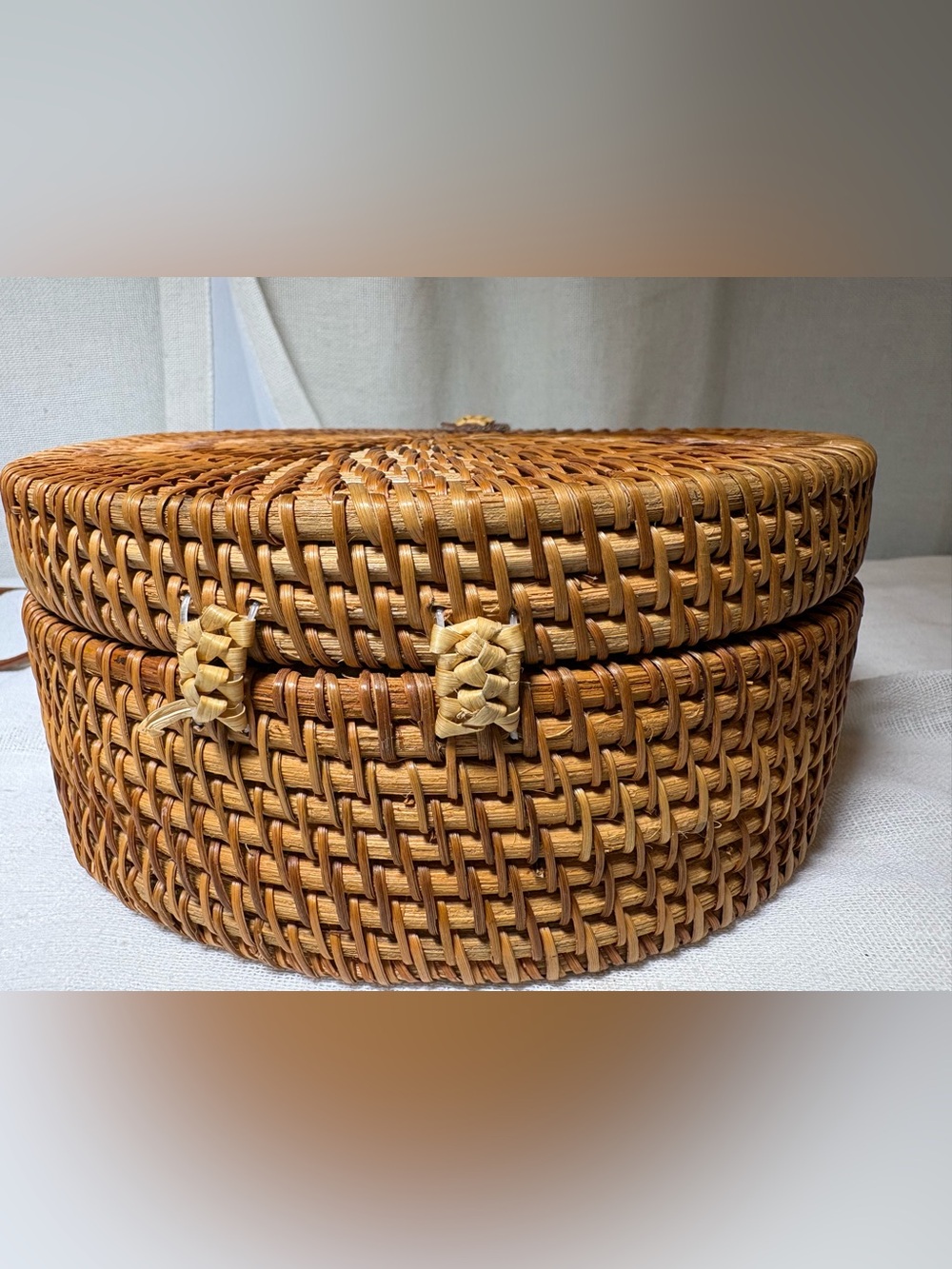 Handwoven Round Rattan Crossbody Bag Floral Fabric Inside Coastal Resortwear - Picture 5 of 8